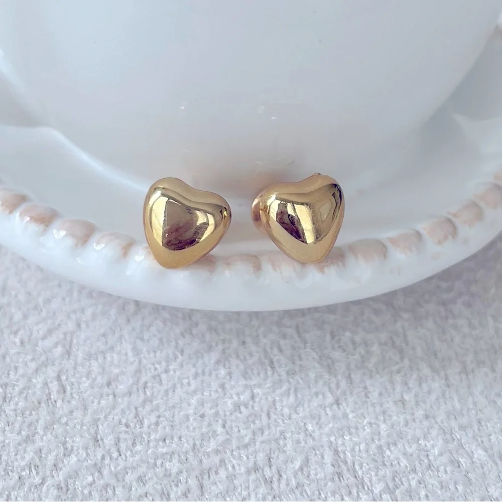 Heart shaped gold studs